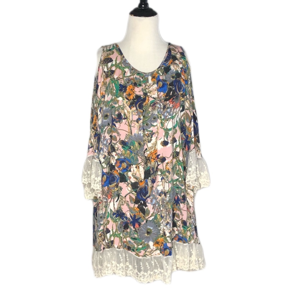 She + Sky Cold Shoulder Floral Lace Dress